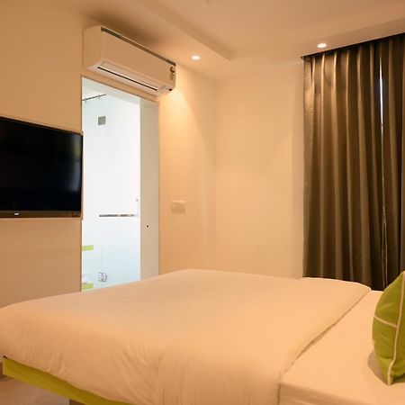 Hotel Le Roi Express Karol Bagh Delhi  Bagian luar foto