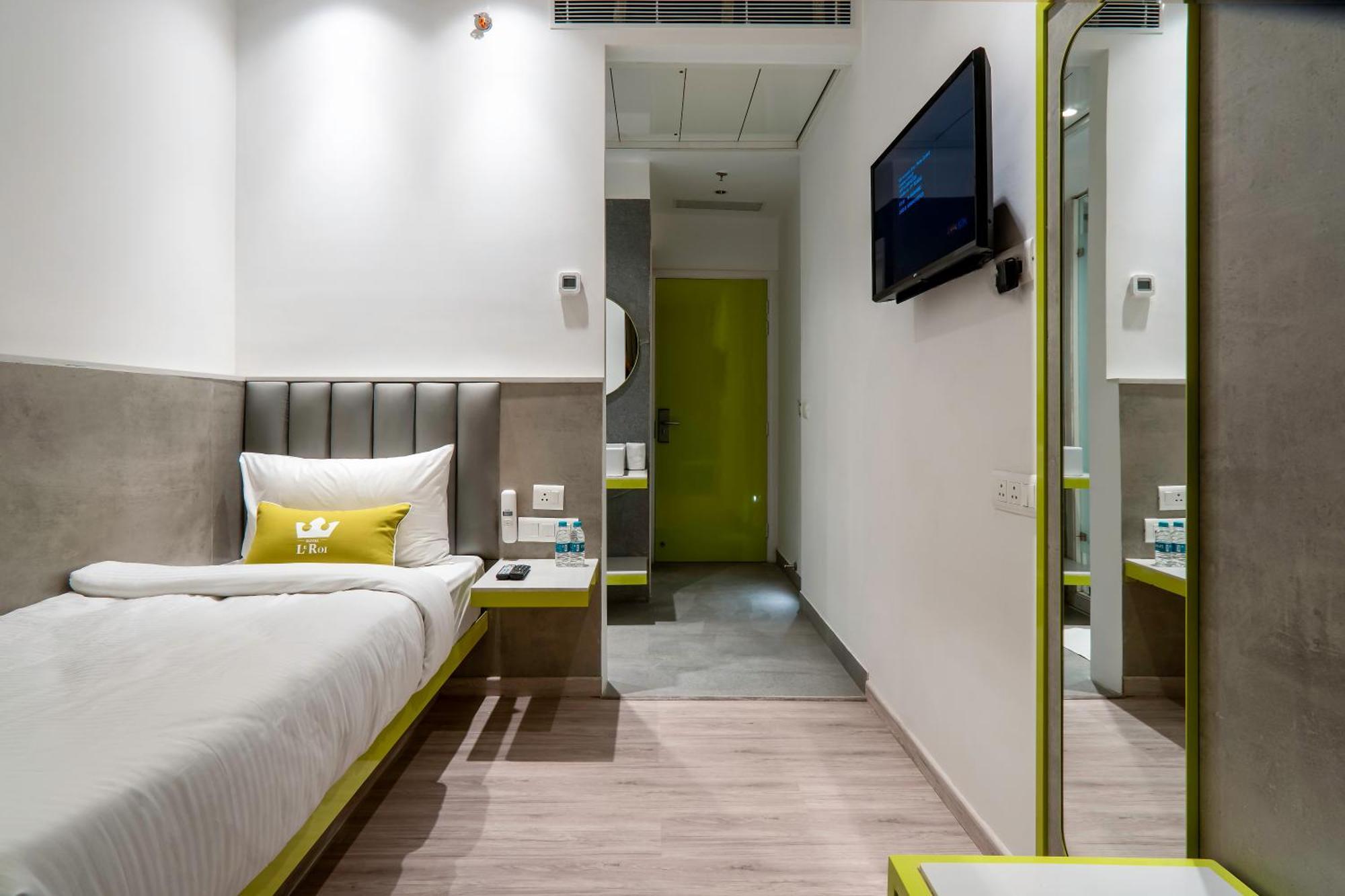 Hotel Le Roi Express Karol Bagh Delhi  Bagian luar foto