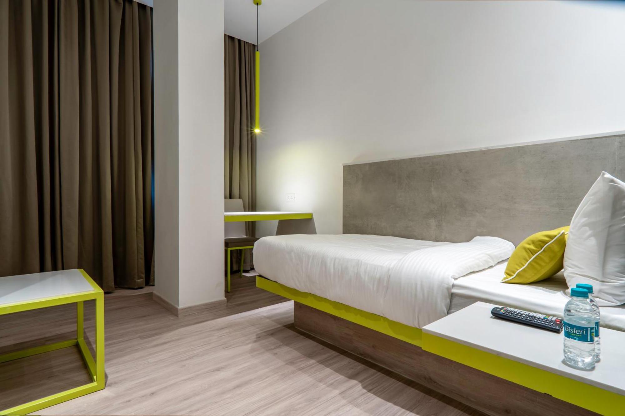 Hotel Le Roi Express Karol Bagh Delhi  Bagian luar foto