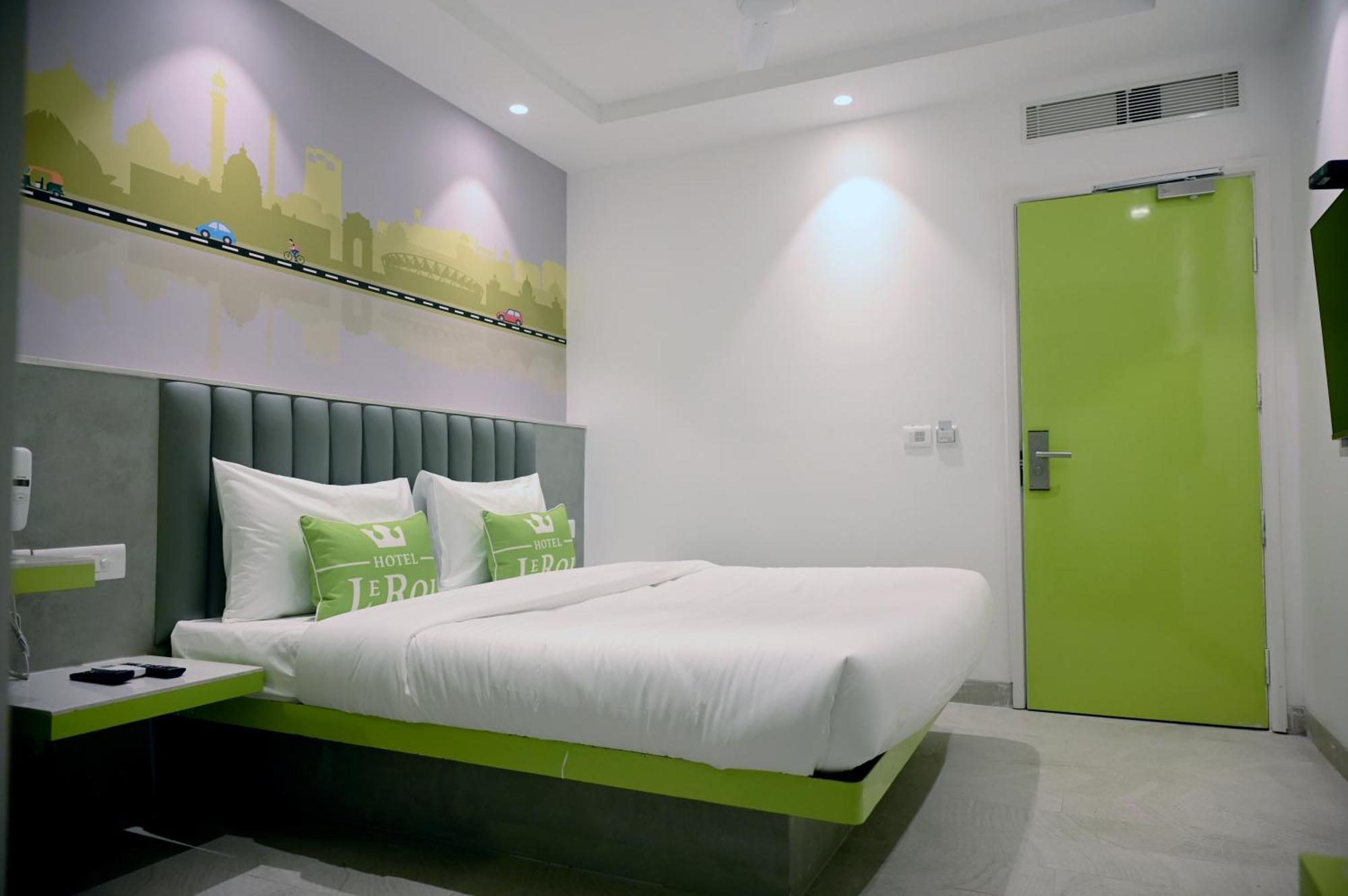 Hotel Le Roi Express Karol Bagh Delhi  Bagian luar foto