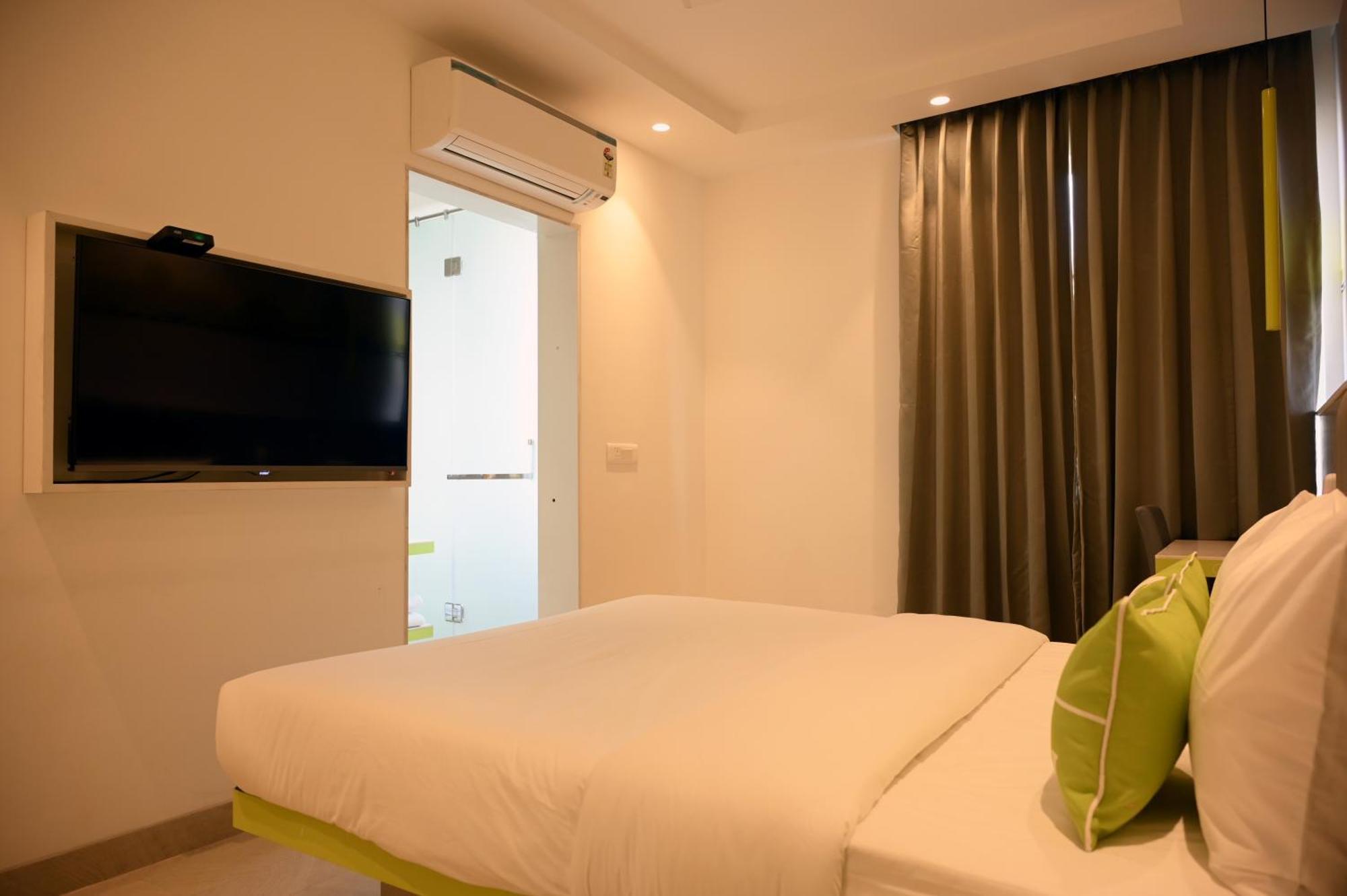 Hotel Le Roi Express Karol Bagh Delhi  Bagian luar foto