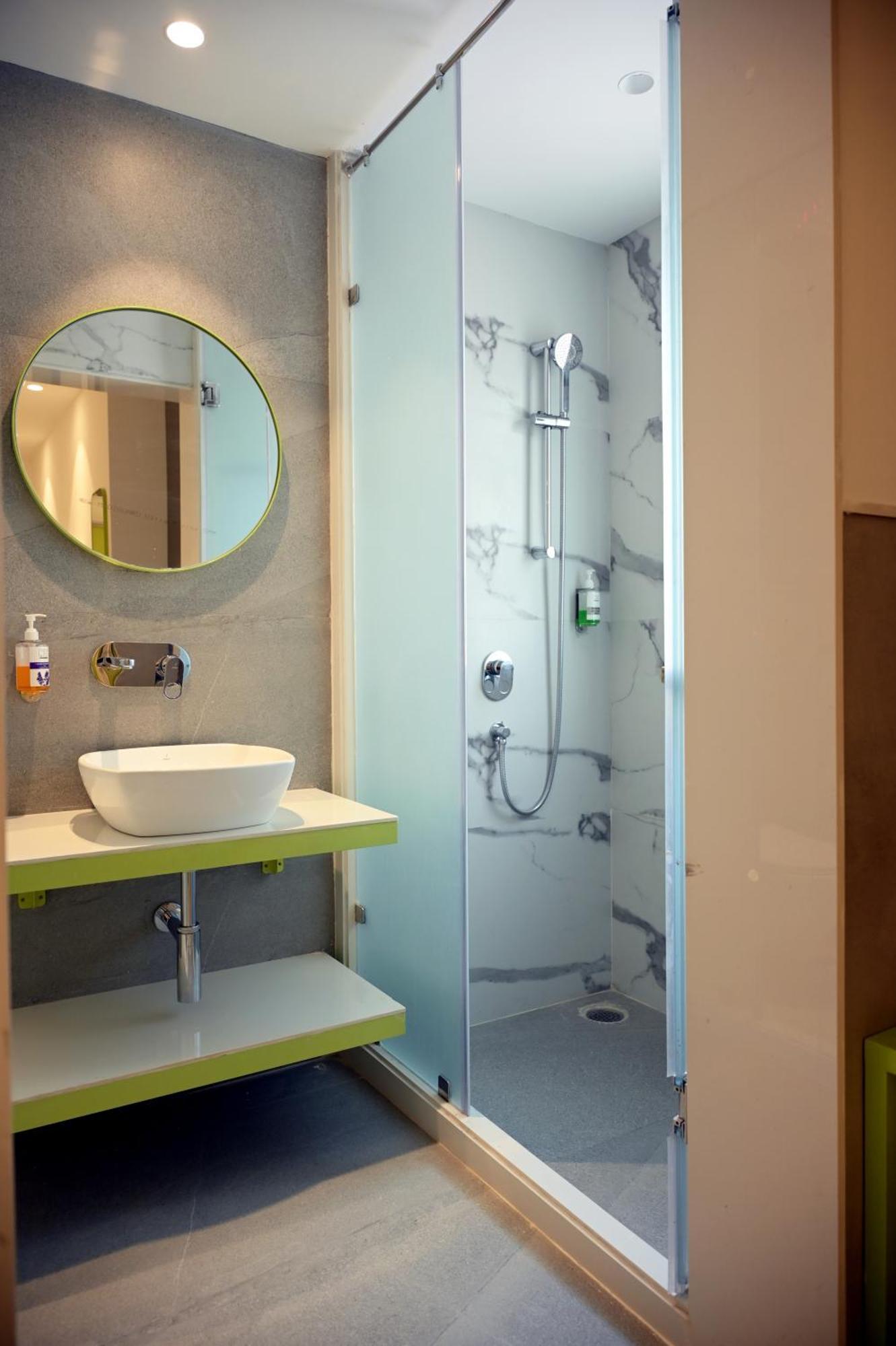 Hotel Le Roi Express Karol Bagh Delhi  Bagian luar foto