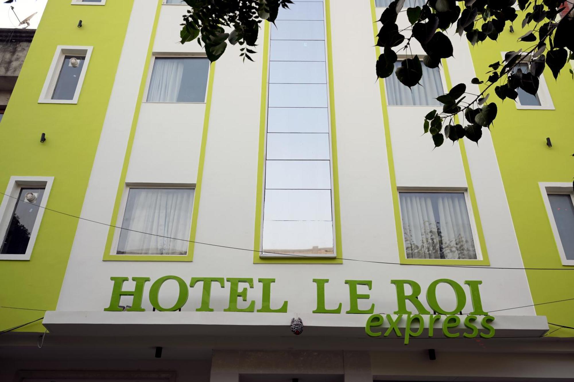 Hotel Le Roi Express Karol Bagh Delhi  Bagian luar foto