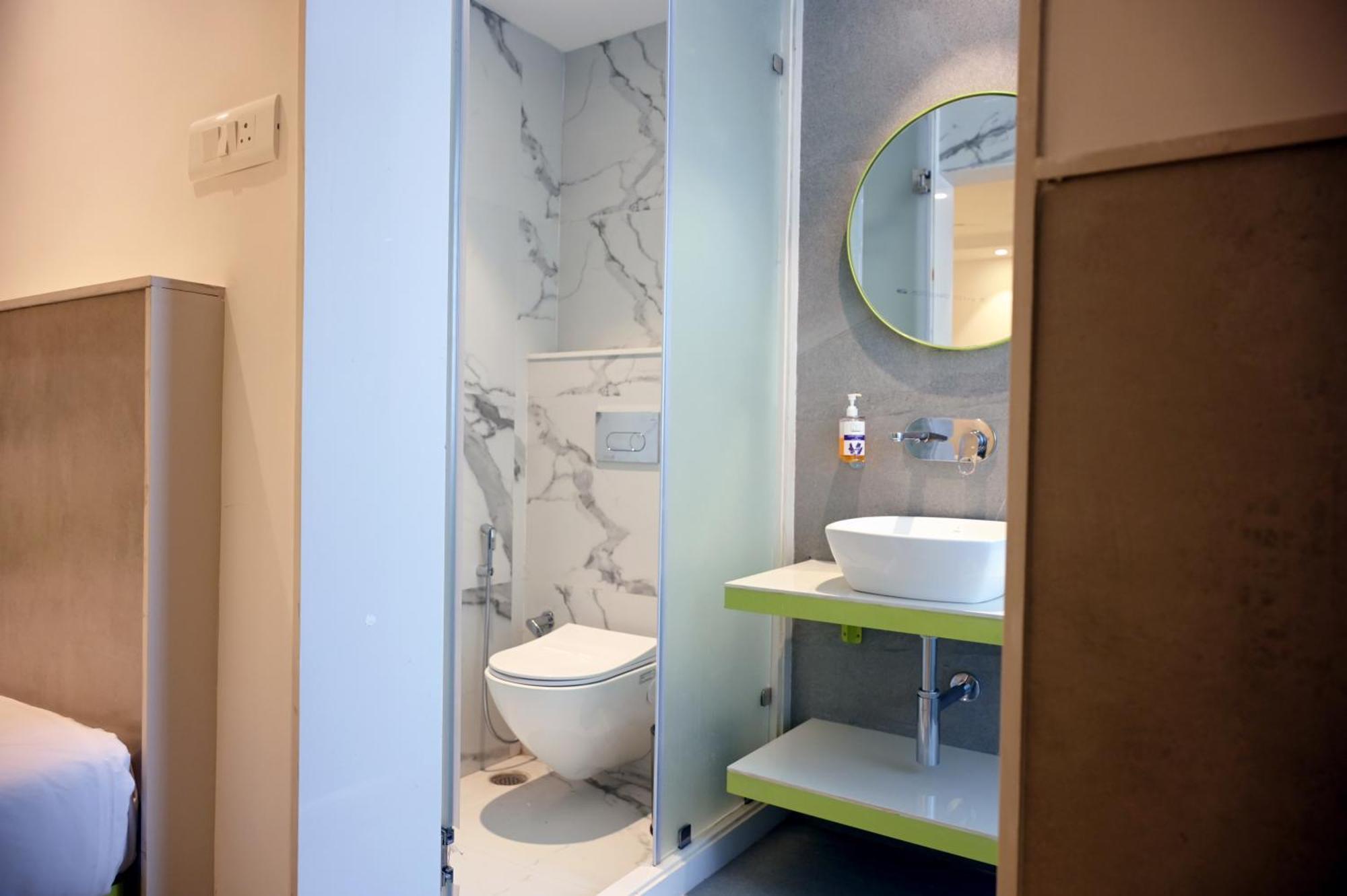 Hotel Le Roi Express Karol Bagh Delhi  Bagian luar foto