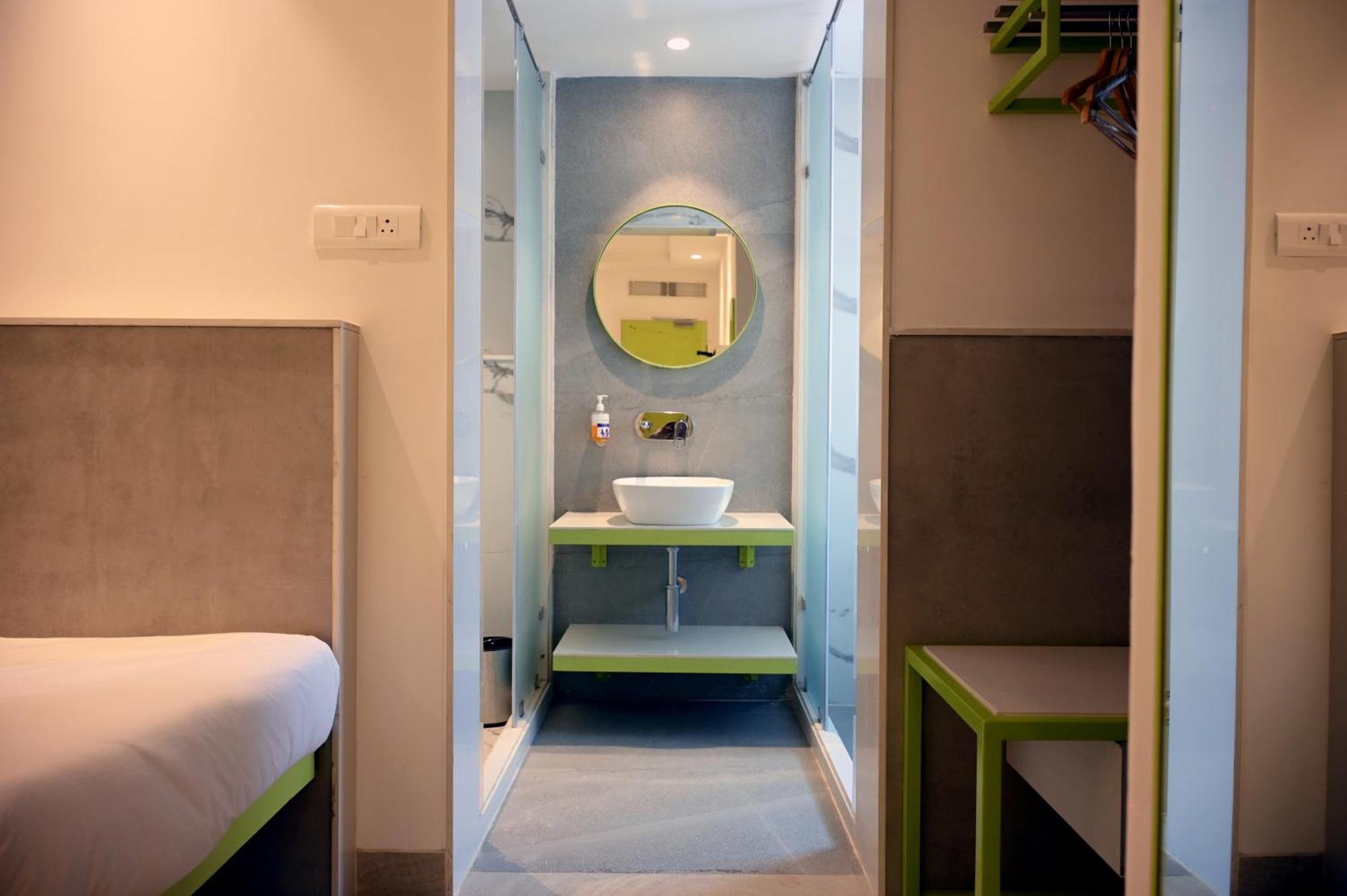Hotel Le Roi Express Karol Bagh Delhi  Bagian luar foto