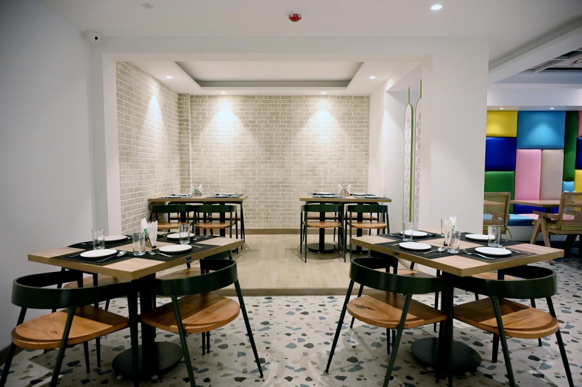 Hotel Le Roi Express Karol Bagh Delhi  Bagian luar foto