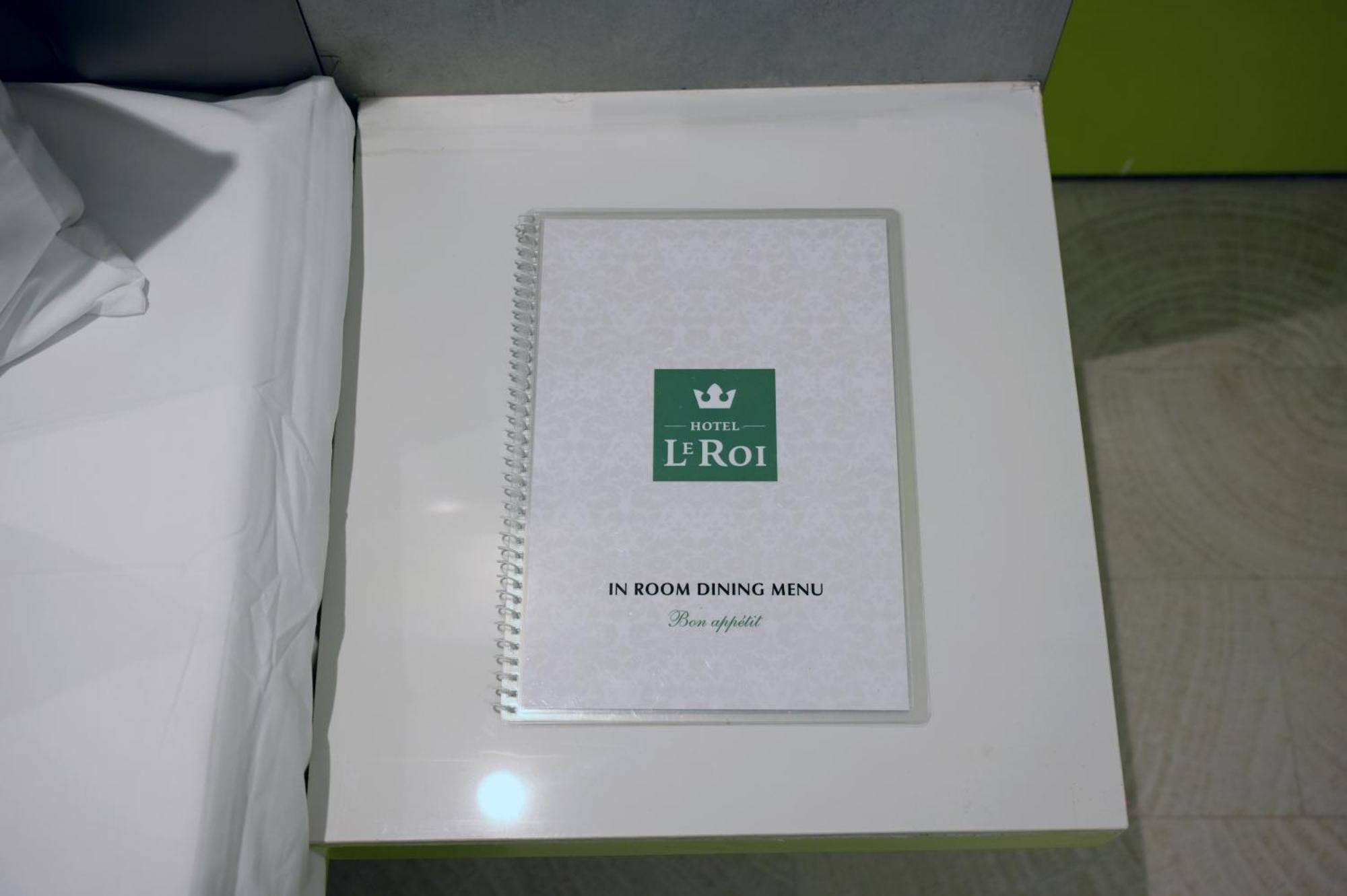 Hotel Le Roi Express Karol Bagh Delhi  Bagian luar foto