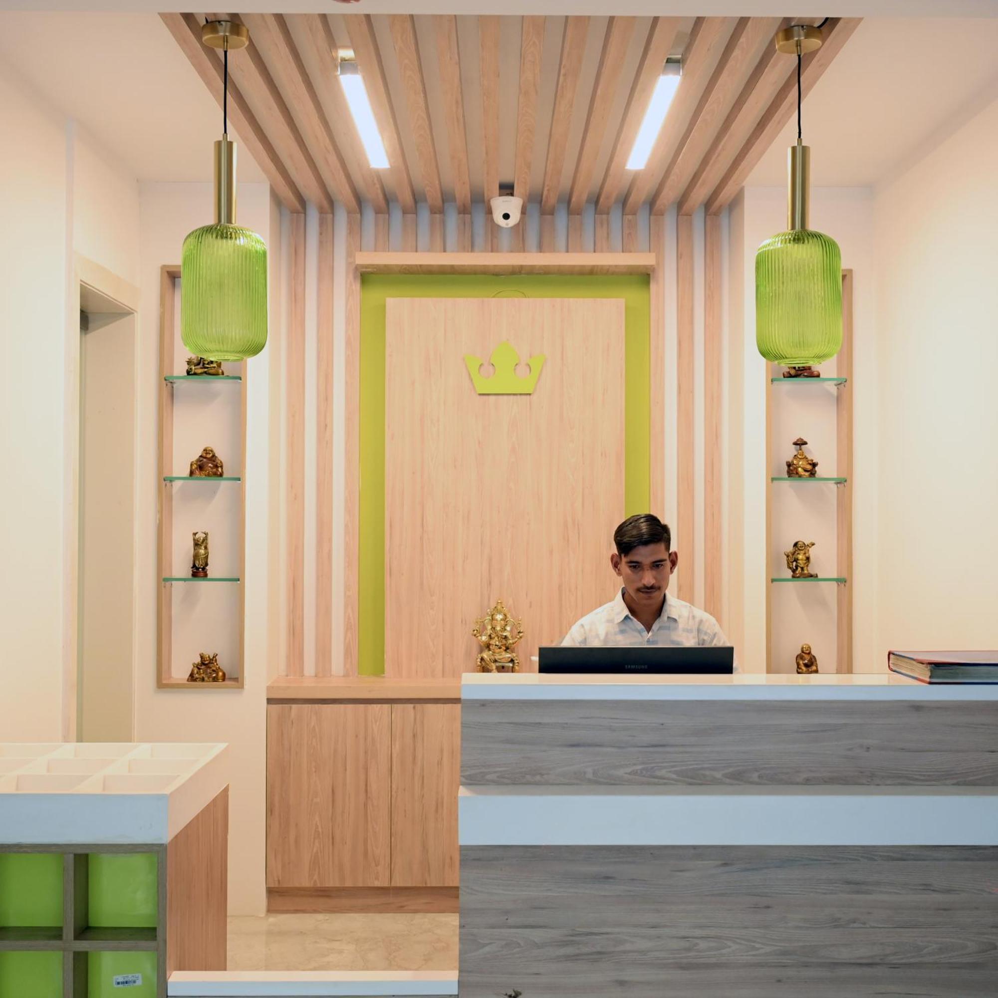 Hotel Le Roi Express Karol Bagh Delhi  Bagian luar foto